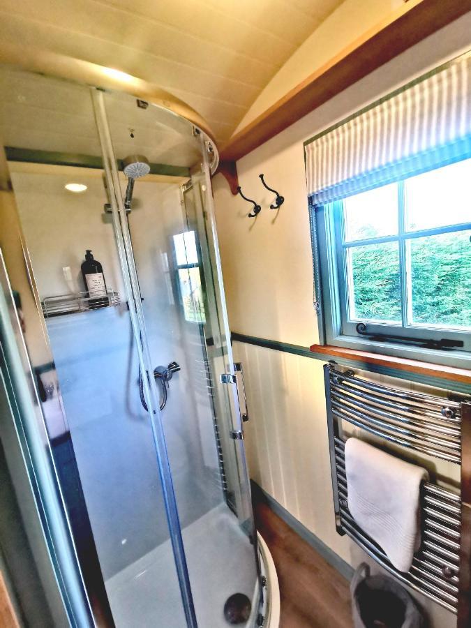 Toms Hut And Robins Rest Shepherd Huts Near Wadebridge Eksteriør billede
