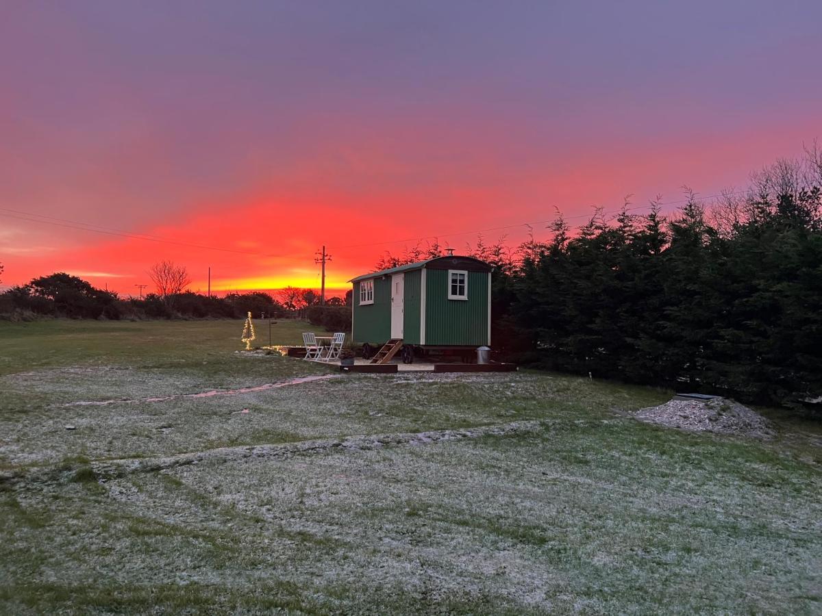 Toms Hut And Robins Rest Shepherd Huts Near Wadebridge Eksteriør billede