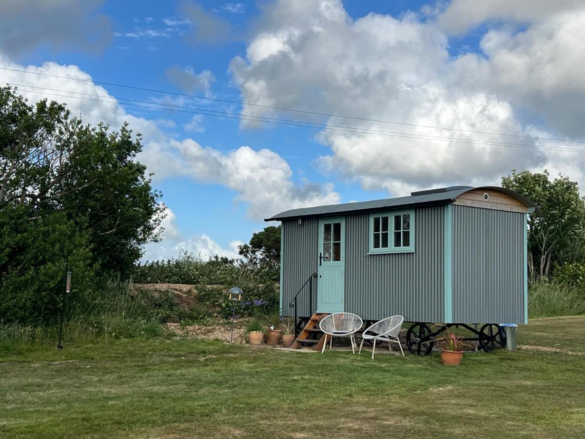 Toms Hut And Robins Rest Shepherd Huts Near Wadebridge Eksteriør billede
