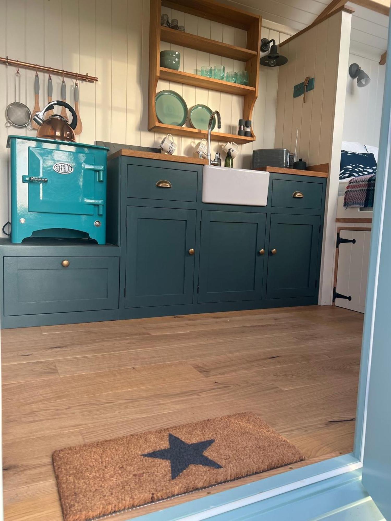 Toms Hut And Robins Rest Shepherd Huts Near Wadebridge Eksteriør billede