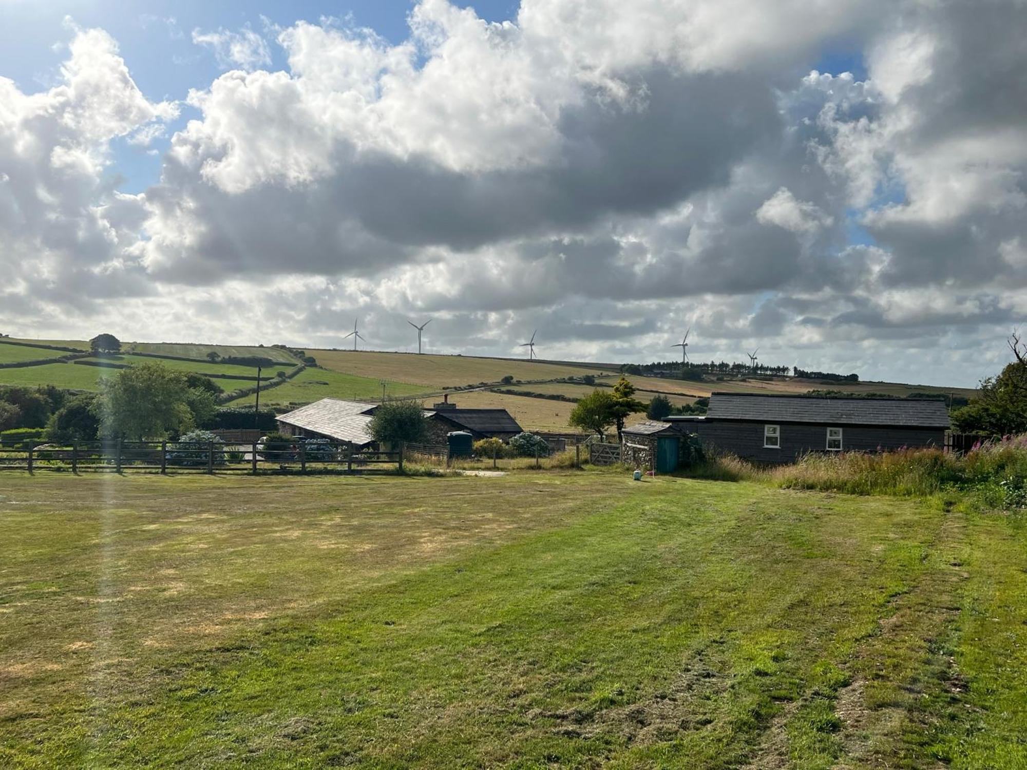 Toms Hut And Robins Rest Shepherd Huts Near Wadebridge Eksteriør billede