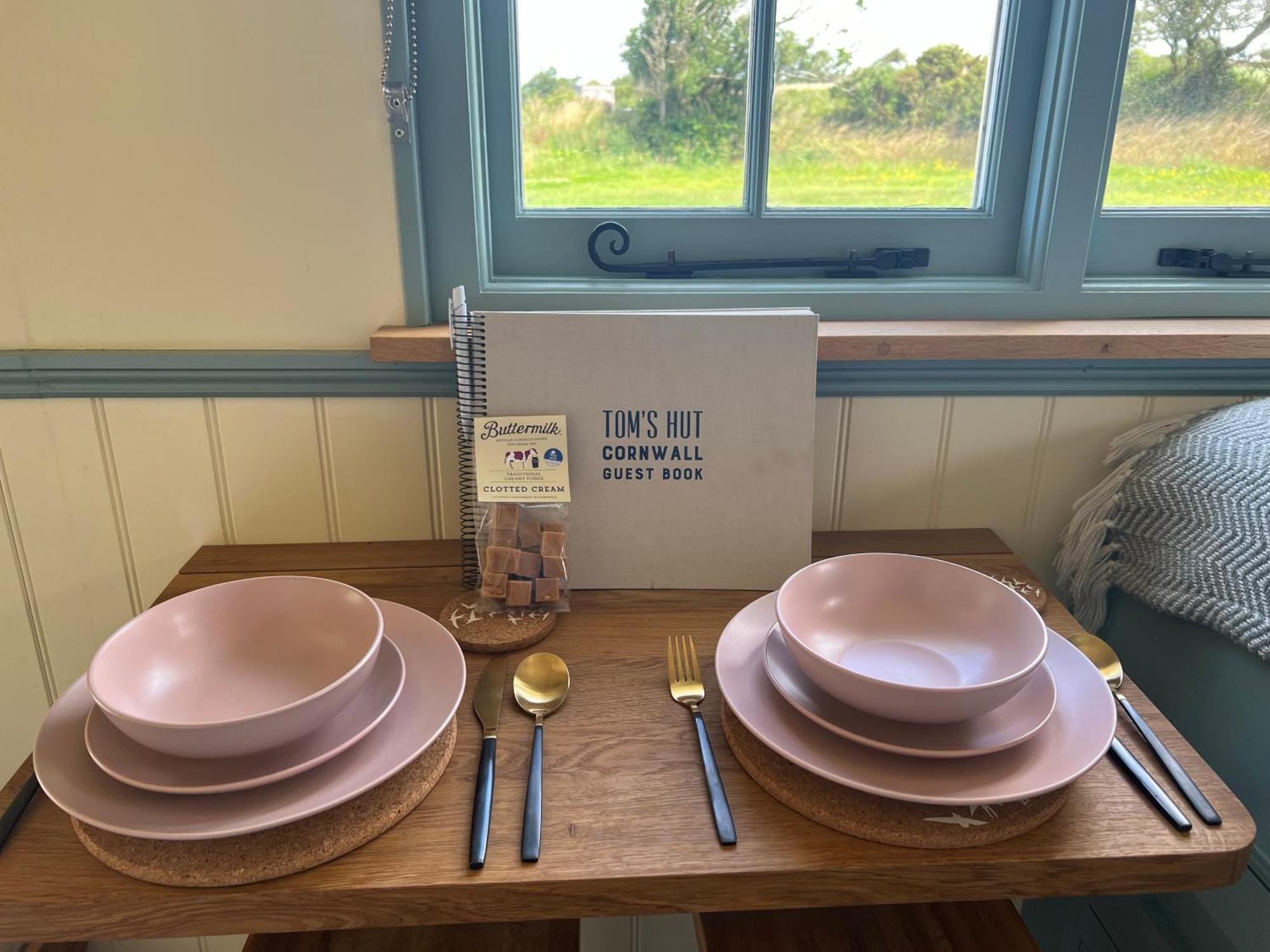 Toms Hut And Robins Rest Shepherd Huts Near Wadebridge Eksteriør billede