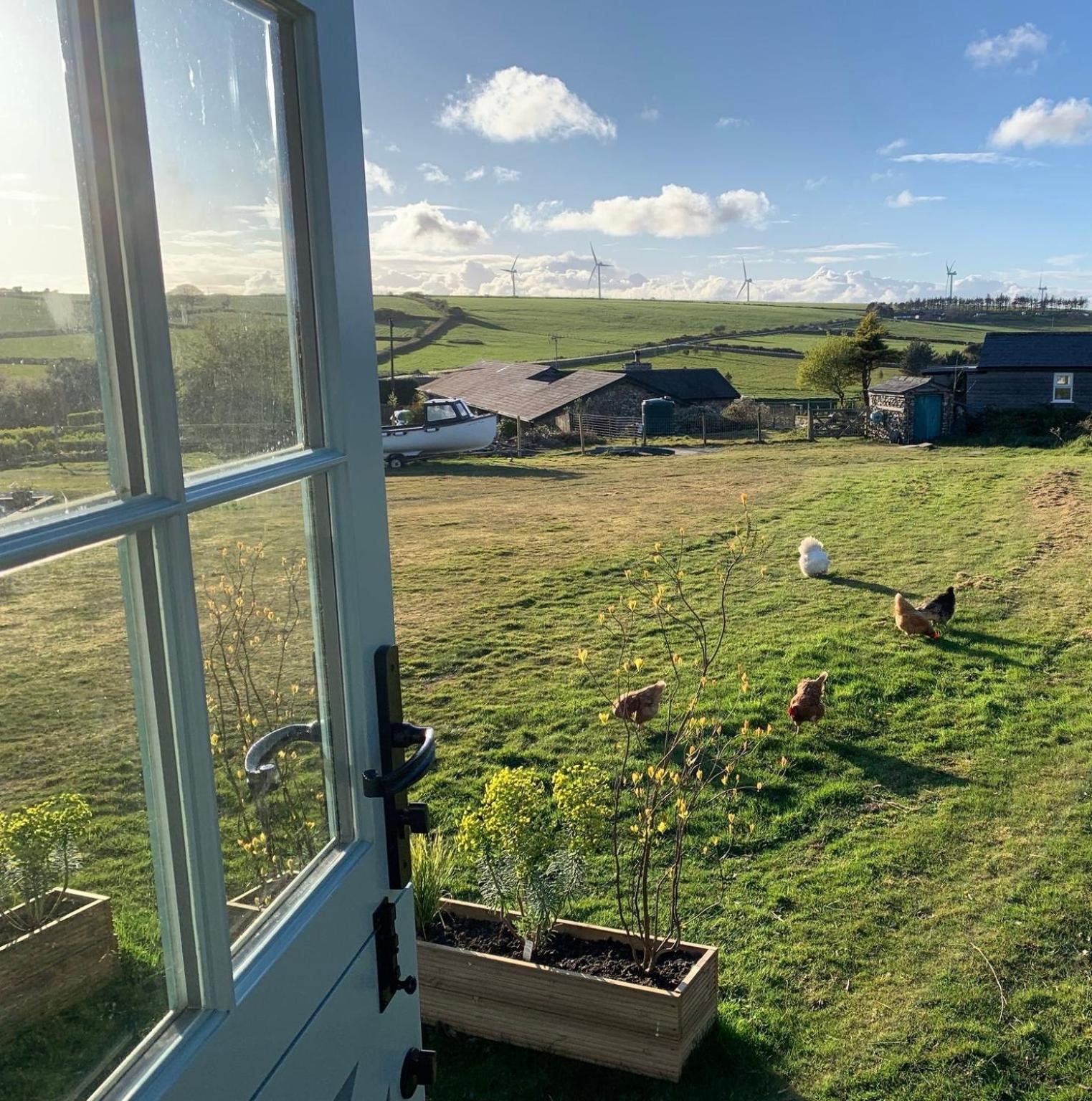 Toms Hut And Robins Rest Shepherd Huts Near Wadebridge Eksteriør billede